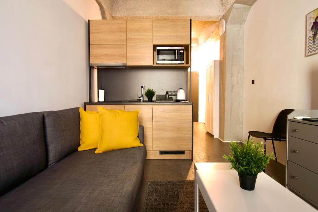 Studio Apartment By Hi5- Rottenbiller Apartment บูดาเปสต์ ภายนอก รูปภาพ